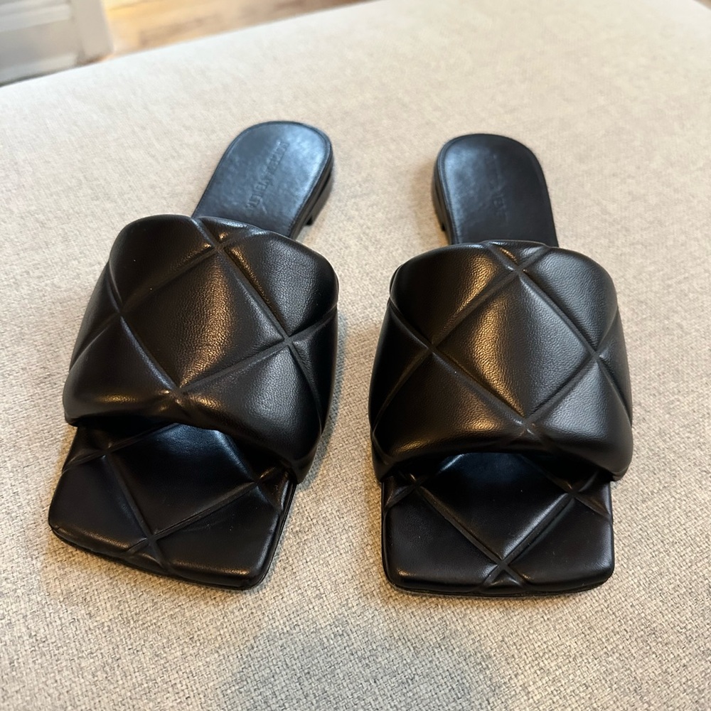 Bottega Veneta Lido Black Quilted Sandals